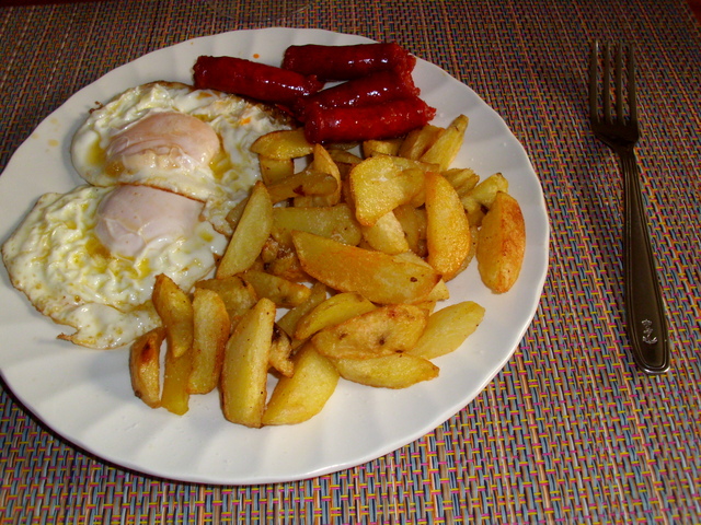 patatas-fritas-huevos-y-chistorra-1.JPG